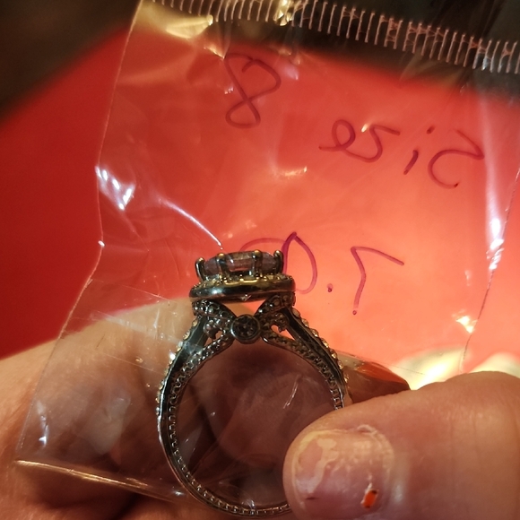 Elegant Silver Ring with Clear Gemstone - Picture 3 of 4